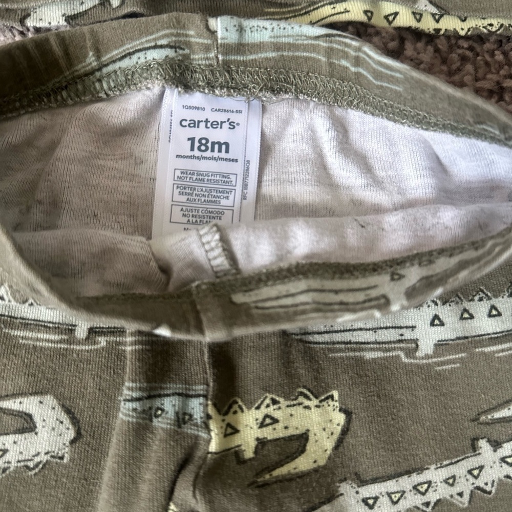 Gently used Carter's Green Alligator Pajama Set - Picture 2 of 3